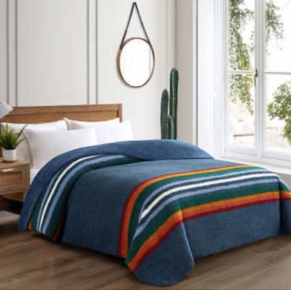 Pendleton Sherpa Fleece Reversible Blue, Orange/Red/GreenStripe Blanket King EUC - Picture 9 of 10